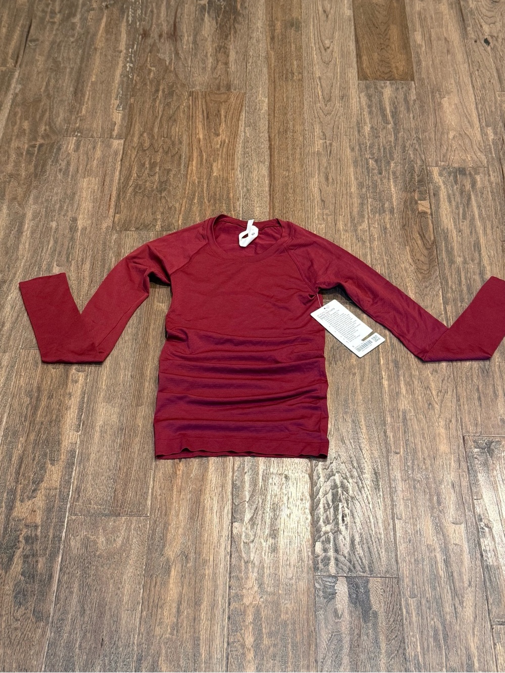 NEW WITH TAGS Lululemon Size 0 maroon swiftly tech long sleeve